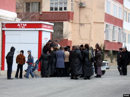 “Kapitalbank” süni ajiotaj yaradır