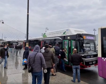 Avtobuslarda sərnişin sıxlığı yaşanır 