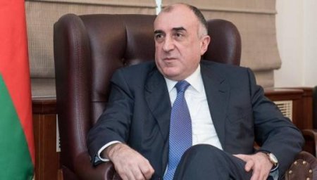 Elmar Məmmədyarov: “Evimdə oturmuşam” 