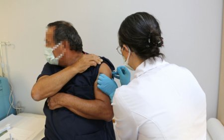 Türkiyədə ilk koronavirus peyvəndi vuruldu 