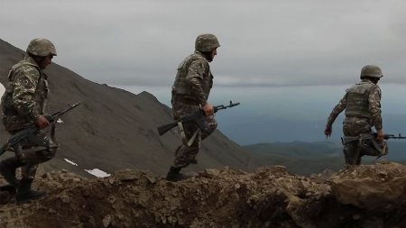 Düşmənin artilleriya bölmələrinə yeni gətirilmiş könüllülər atəş mövqelərini tərk edərək qaçdılar 