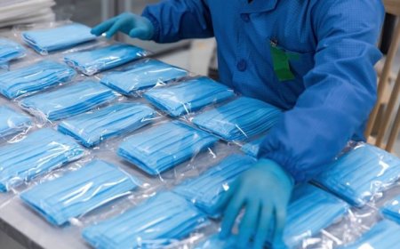Bütün qapalı və açıq məkanlarda tibbi maska məcburidir Bütün qapalı və açıq məkanlarda tibbi maska məcburidir