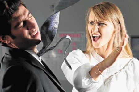 Səfirin xanımı satıcıları döyməkdə ittiham edilir Səfirin xanımı satıcıları döyməkdə ittiham edilir
