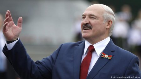 "Lukaşenko ən qısa müddətdə postundan getsin" "Lukaşenko ən qısa müddətdə postundan getsin"