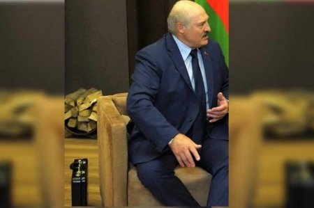 "Prezident özü ilə qələm və dəftərxana ləvazimatları daşıyır" "Prezident özü ilə qələm və dəftərxana ləvazimatları daşıyır"