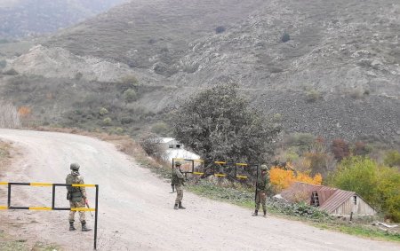 "Onlar yalnız İran maşınlarını saxlayır" "Onlar yalnız İran maşınlarını saxlayır"