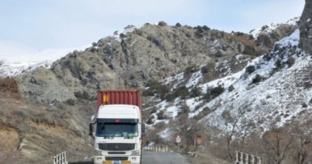"Gömrük nəzarətindən keçmədən Azərbaycana malların daşınması qanunsuzdur və əslində qaçaqmalçılıqdır" "Gömrük nəzarətindən keçmədən Azərbaycana malların daşınması qanunsuzdur və əslində qaçaqmalçılıqdır"