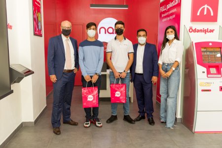 “Nar” qəbul imtahanlarında ən yüksək bal toplamış abituriyentləri mükafatlandırdı 