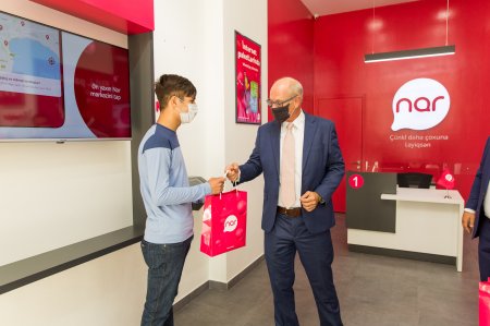 “Nar” qəbul imtahanlarında ən yüksək bal toplamış abituriyentləri mükafatlandırdı 