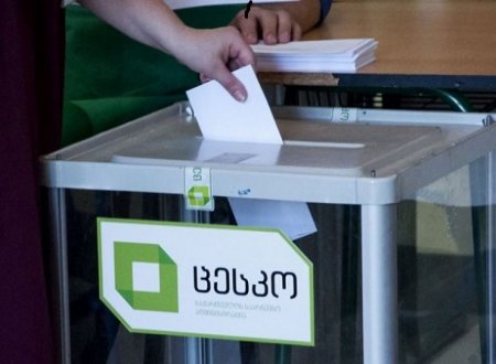 "Ölkəmizə demokratiya və azadlığı qaytaraq" "Ölkəmizə demokratiya və azadlığı qaytaraq"