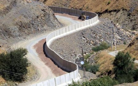 “İran atəş açaraq qaçqınları sərhədimizə sıxışdırırdı" “İran atəş açaraq qaçqınları sərhədimizə sıxışdırırdı"