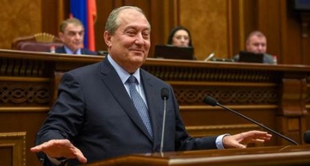 "Ermənistan prezidenti Armen Sarkisyan Britaniya agentidir" "Ermənistan prezidenti Armen Sarkisyan Britaniya agentidir"