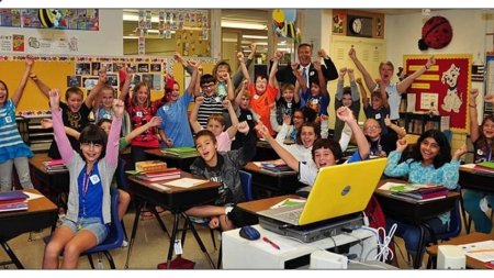 “Yeniyetmələr özlərini ifadə etmək istəyirlər" “Yeniyetmələr özlərini ifadə etmək istəyirlər"