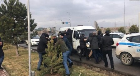 Paytaxt küçələrində yenidən etirazçılarla hüquq-mühafizə orqanlarının əməkdaşları arasında toqquşmalar baş verib Paytaxt küçələrində yenidən etirazçılarla hüquq-mühafizə orqanlarının əməkdaşları arasında toqquşmalar baş verib