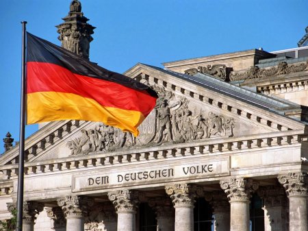 Rəsmi Berlin iqtisadi strategiyanı dəyişmək istəyir Rəsmi Berlin iqtisadi strategiyanı dəyişmək istəyir