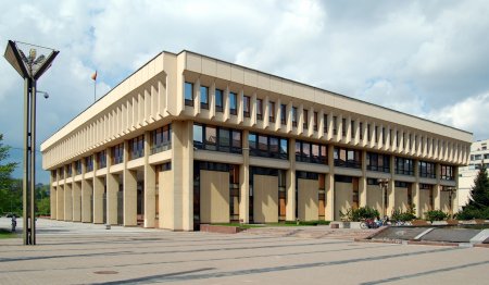 Parlament totalitar rejimlərin təbliğatını qadağan edən qanunu qəbul etdi 