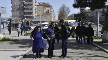 "Separatçılar dinc əhalini bölgədə saxlamağa çalışırlar"