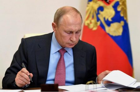 Putin qanun imzaladı: Dövlətə xəyanət edənlər ömürlük azadlıqdan məhrum ediləcəklər 