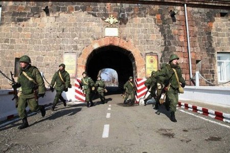 "Ermənistan Rusiya bazalarından imtina etmək istəyir" 