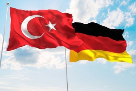 "PKK Türkiyə konsulluğuna hücum etdi"