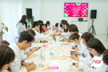 “Nar” Zəfərin 5 illiyini könüllü gənclərə özəl silsilə tədbirlərlə qeyd etdi “Nar” Zəfərin 5 illiyini könüllü gənclərə özəl silsilə tədbirlərlə qeyd etdi